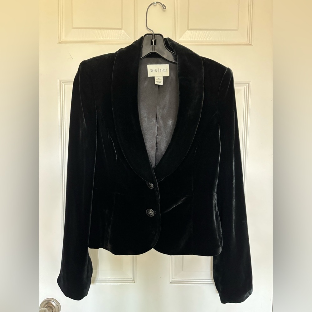 White House Black Market Velvet Blazer in Rich Black